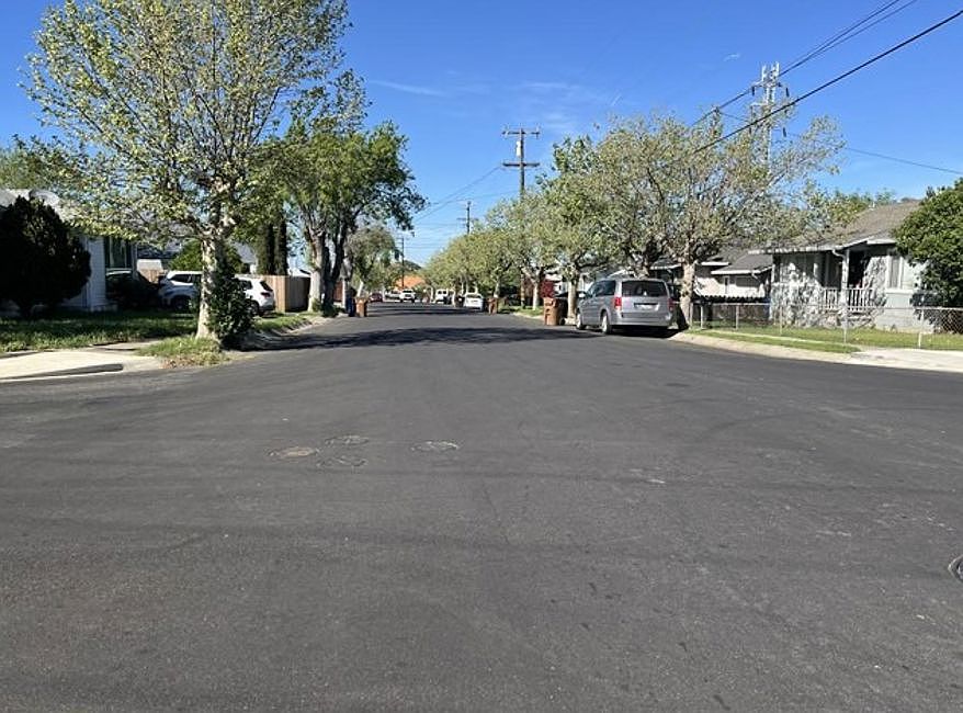 Exterior Neighborhood (street photo)
