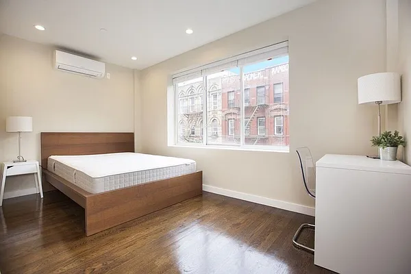 Rented by REAL New York | media 25