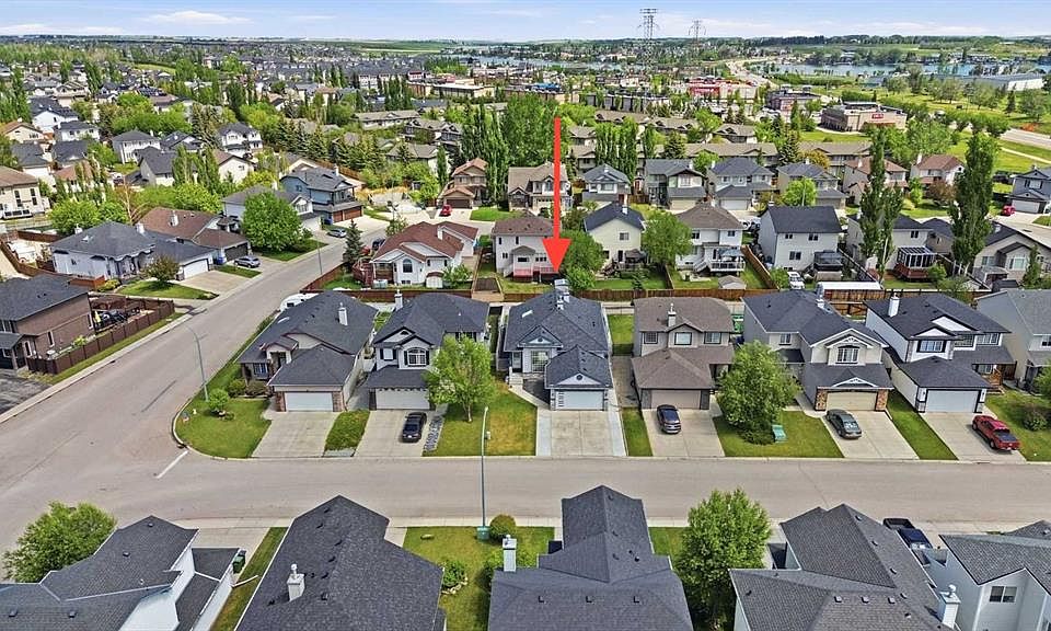 1st image of 209 W Oakmere Close