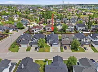 209 W Oakmere Close, Chestermere, AB T1X1L1
