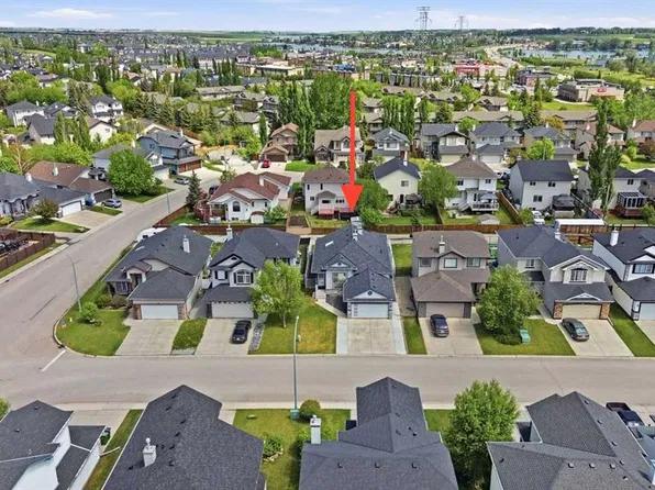 209 W Oakmere Close, Chestermere, AB T1X 1L1