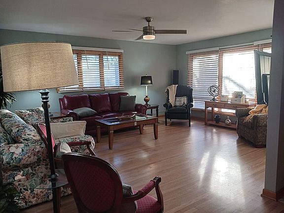 2nd image of 840 S 70th St