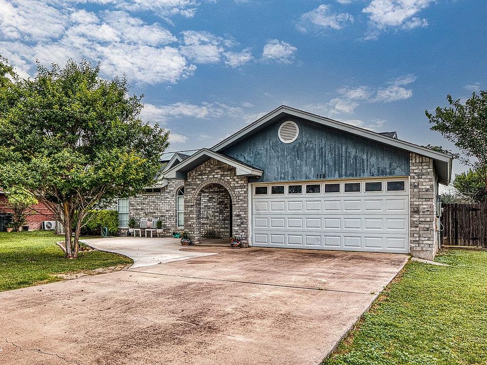 2nd image of 118 Caballo Dr