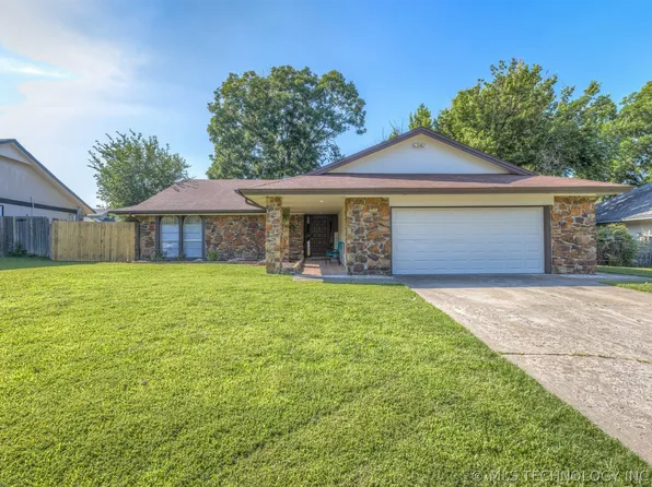 12142 E 37th Pl, Tulsa, OK 74146