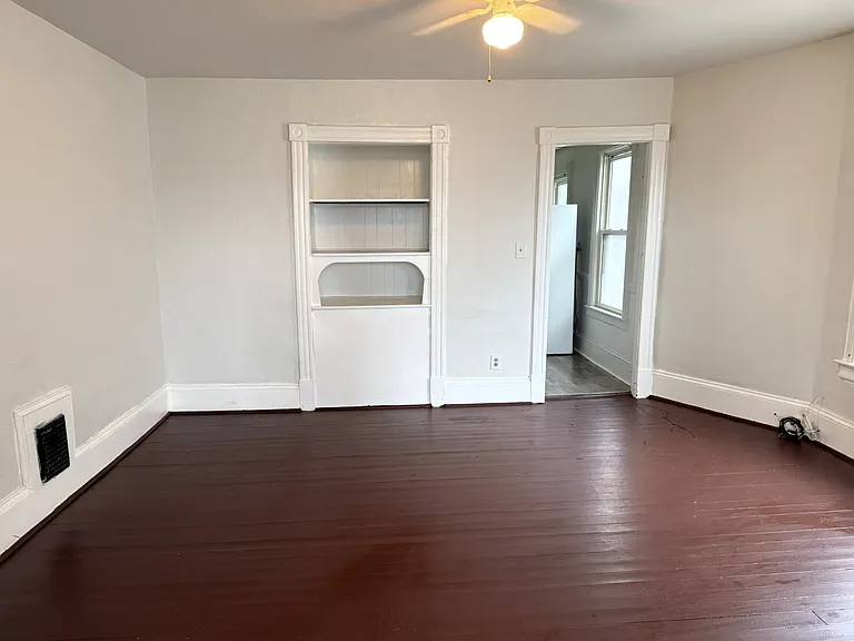 371-373 E Columbus Ave #2 — Photo 6