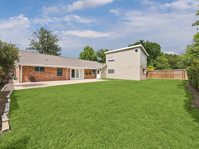 9777 Larston St — Photo 10