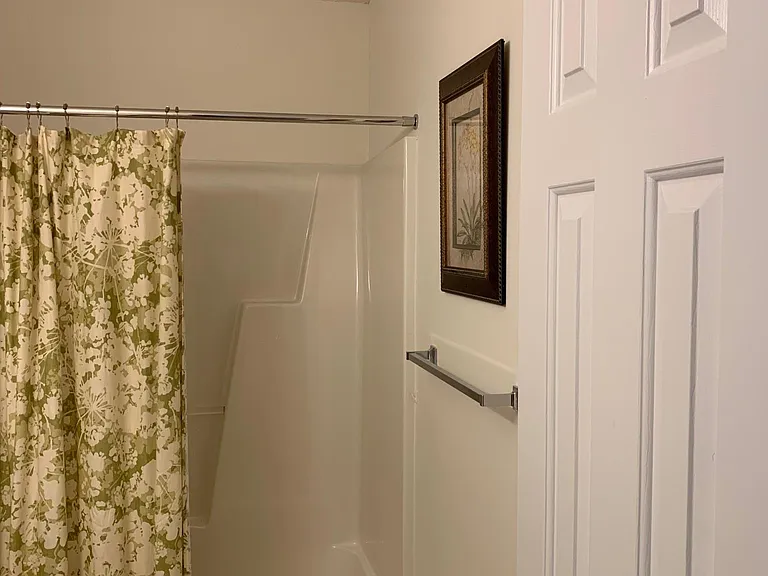 Full Bathroom in Hall