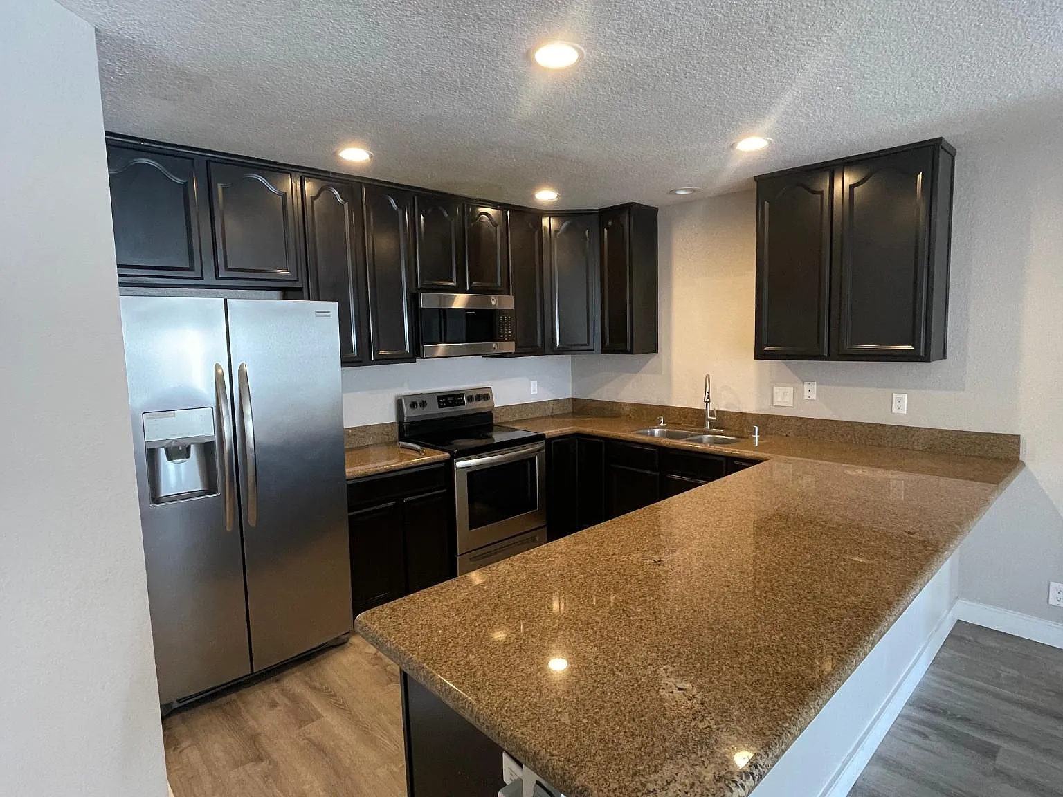429 Autumn Dr — Photo 1