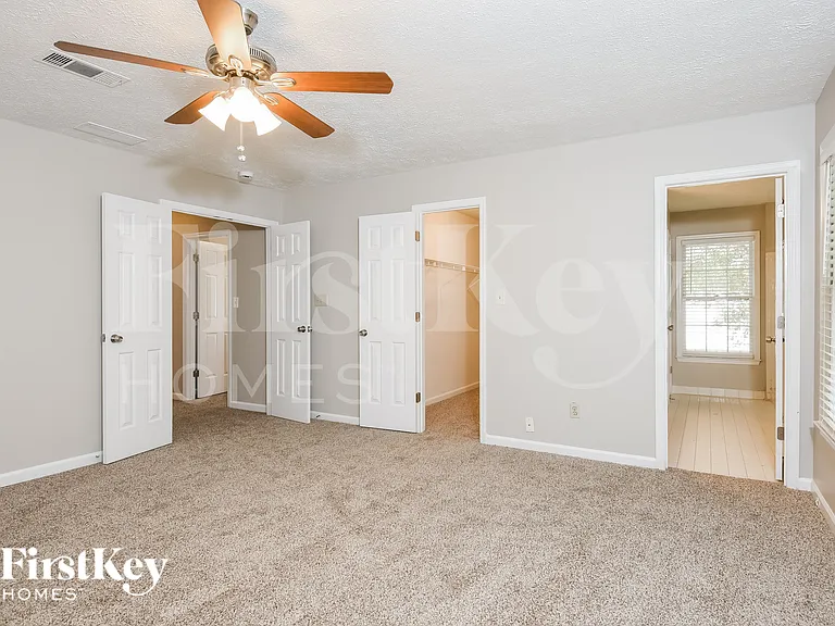 1111 Wynford Cmns SW — Photo 9