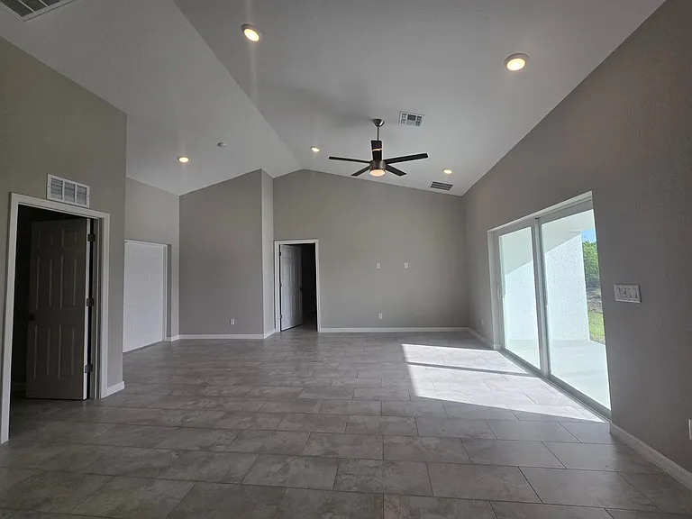 4309 NE 20th Ct — Photo 10