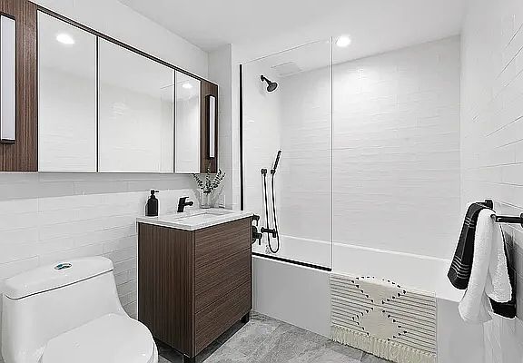 3rd image of 50 Clarkson Ave APT 710