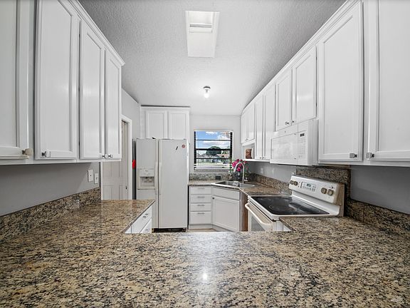 3rd image of 4005 Brook Circle E