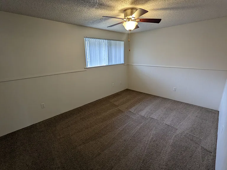 Royal Crest Townhomes — Photo 86
