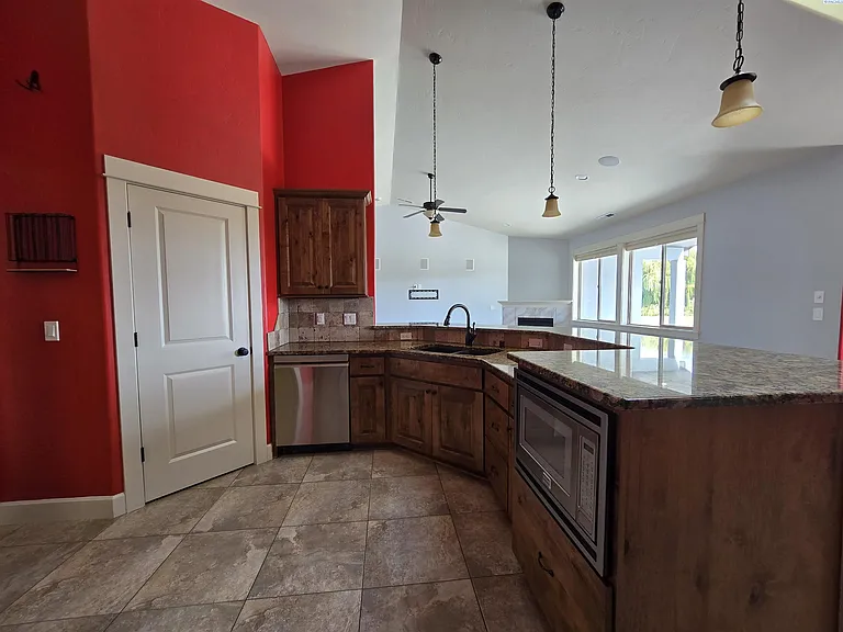 2914 Karlee Dr — Photo 7