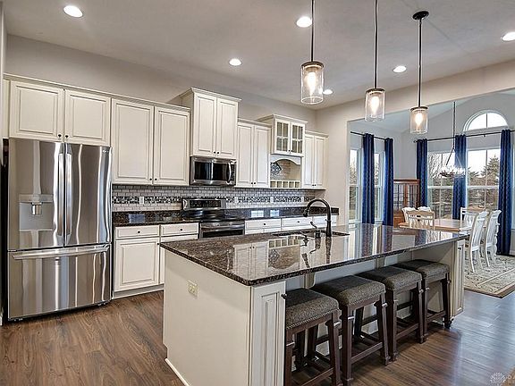 4th image of 606 Foxtail Ct