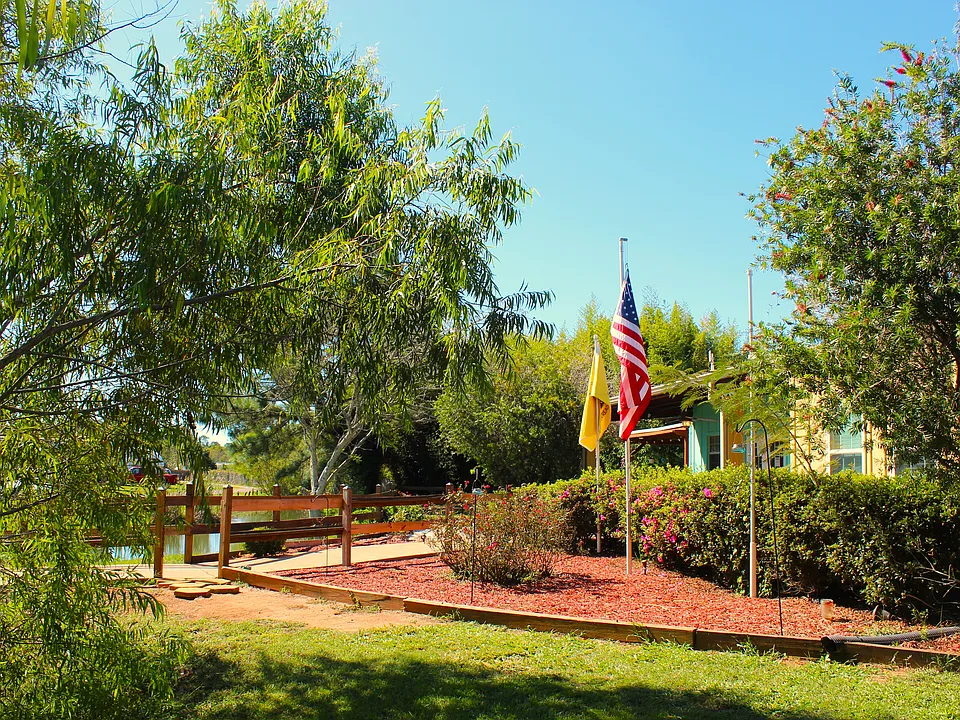 Building Photo 4