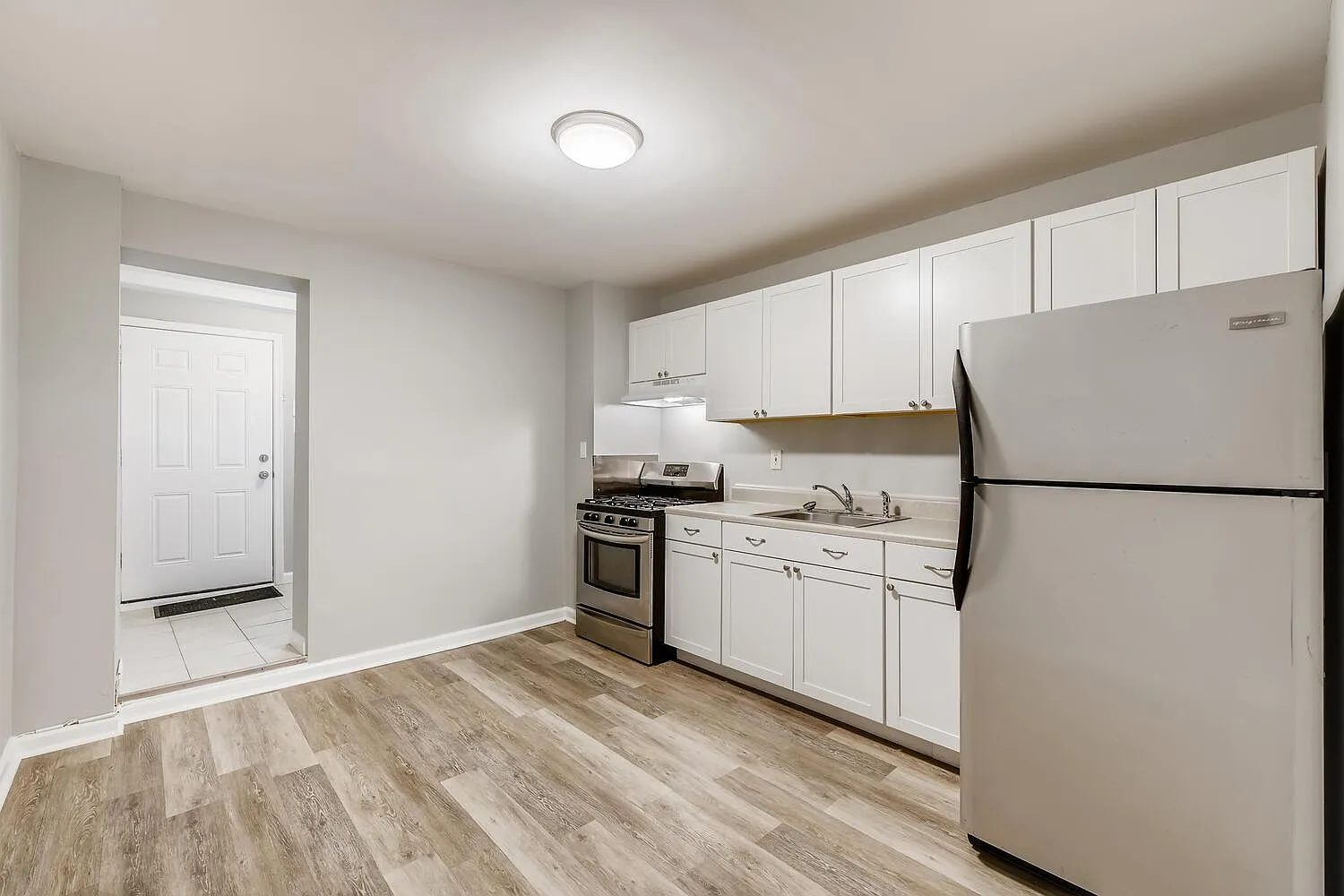 1 bed, 700 sqft, $1,800 — Photo 4