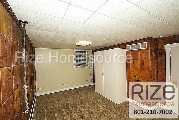 5th image of 944 W Autumn Ave
