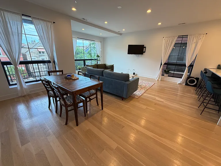 1238 N Bosworth Ave #201 — Photo 4