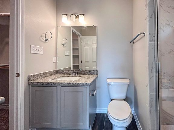 3rd image of 807 Pausa Dr