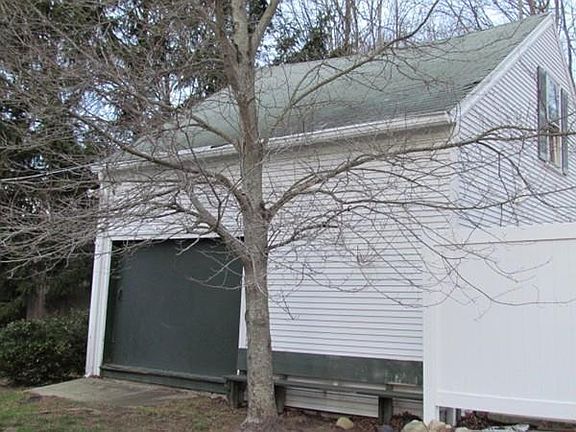 4th image of 254 Sandwich St