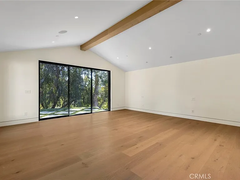 6114 Sadring Ave — Photo 9