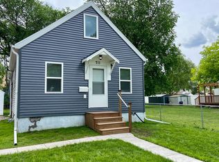 711 12th St N, Moorhead, MN 56560