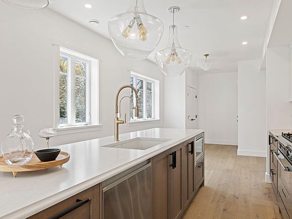 2nd image of 326 W 14th St #1