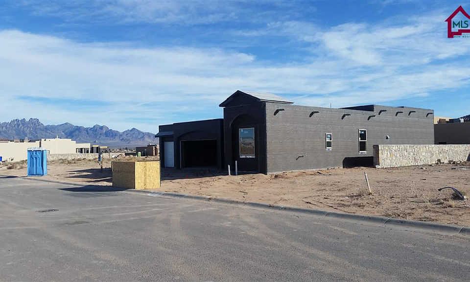 2nd image of 3692 Santa Adriana Ave