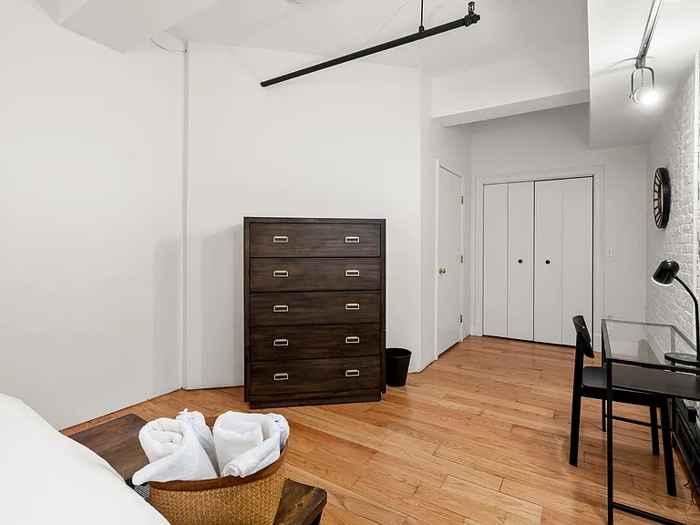 19 Stanhope St #1C — Photo 17