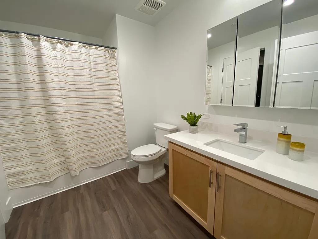 14660 Whittier Blvd — Photo 3