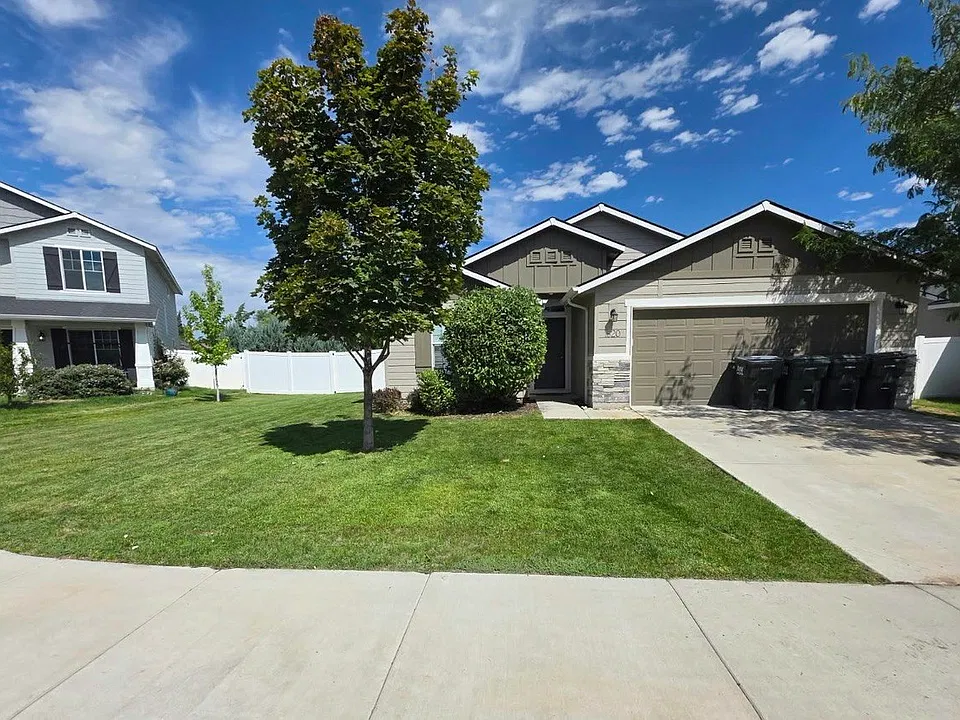 1520 W Atacama Dr