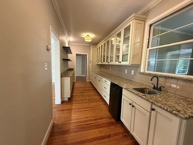 3 bed, 3.0 bath, 3326 sqft, $3,895 — Photo 3