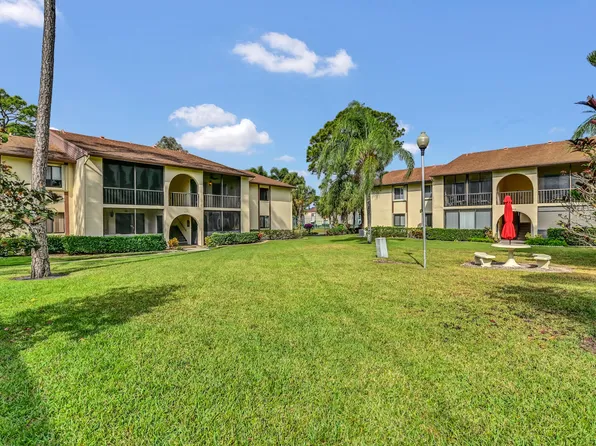 301 Knotty Pine Circle #B-2, Greenacres, FL 33463