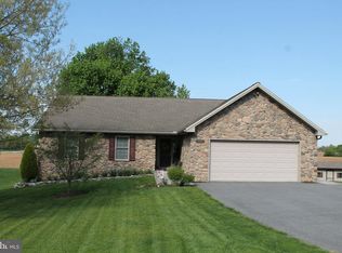 100 Garfield Dr, Carlisle, PA 17015