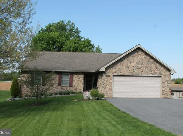 100 Garfield Dr, Carlisle, PA 17015