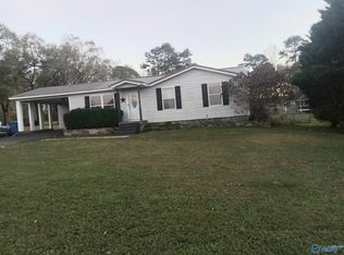 215 9th St W, Grant, AL 35747