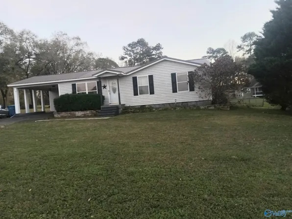 215 9th St W, Grant, AL 35747