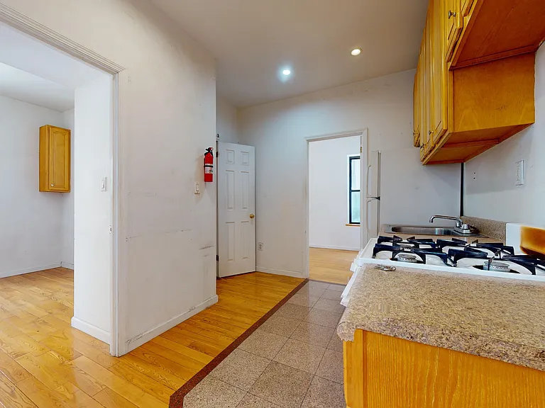 237 E 5th St #4 — Photo 7