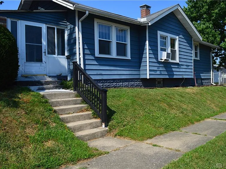 2752 Springmont Ave — Photo 1
