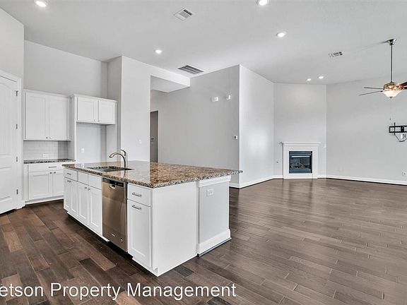 5th image of 20513 Woodvine Ave