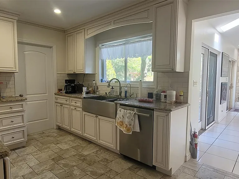 15 Somerset Dr S — Photo 10
