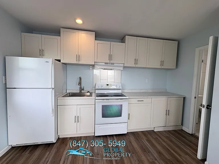 Lakefront Apartments — Photo 18