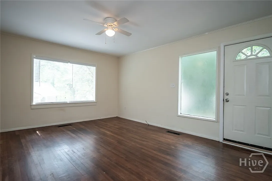 4 bed, 2.0 bath, 1708 sqft, $1,600 — Photo 3