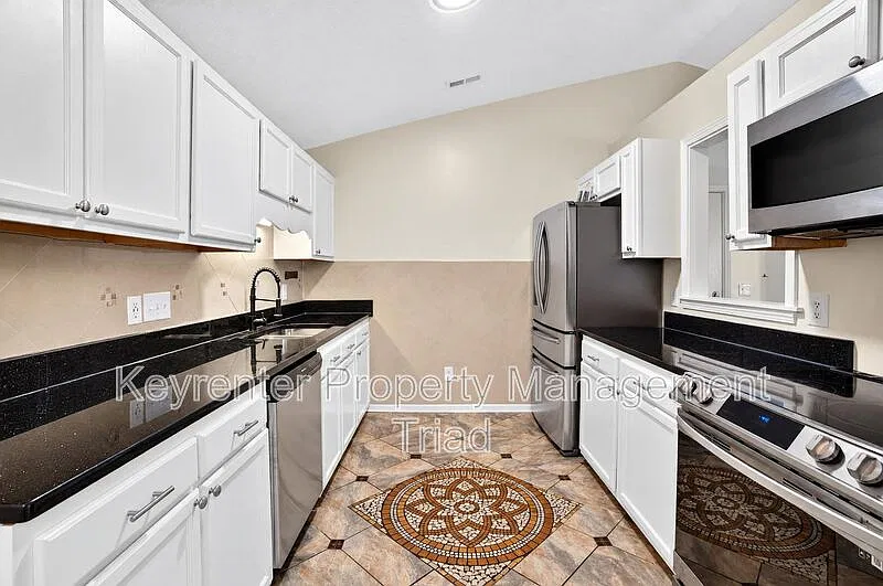 2 bed, 2.0 bath, $1,400 — Photo 2