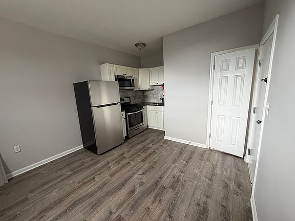 3rd image of 219 Hillside Ave APT 8