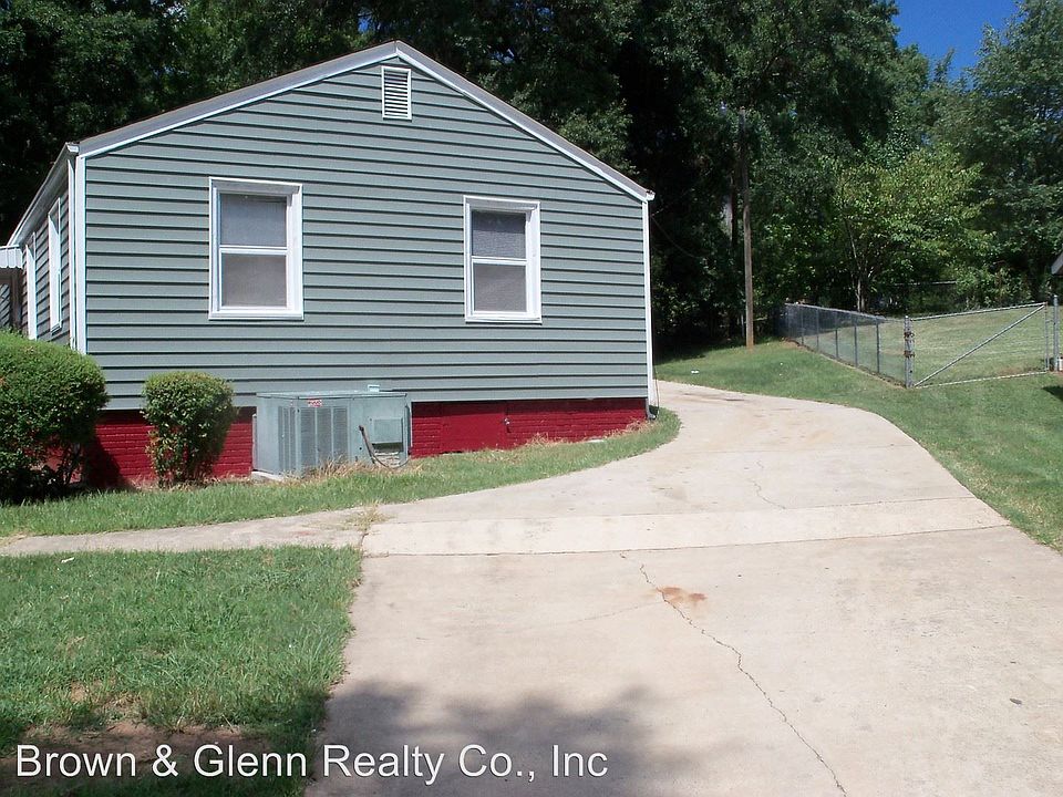 2nd image of 220 Fannie Cres