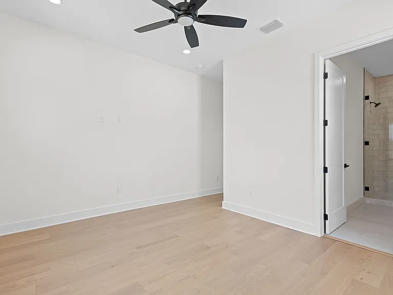 3202 W La Salle St — Photo 52