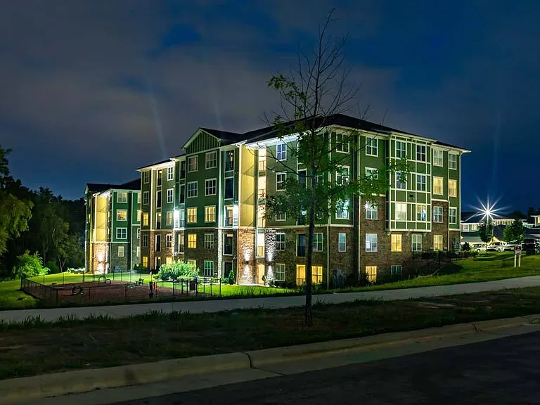 Foxwood Apartments — Photo 154