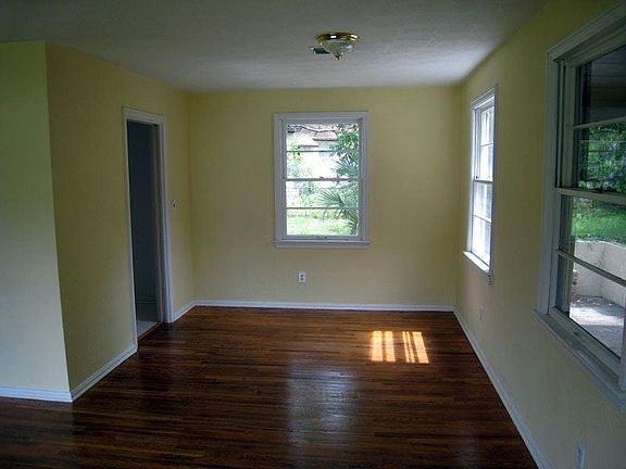 3rd image of 765 Linda Dr N